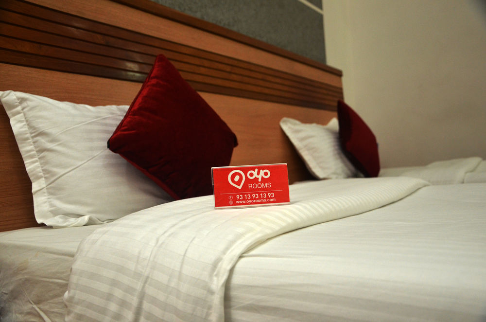 Oyo 1000 ホテル アドミラル スイーツ アウランガーバード エクステリア 写真
